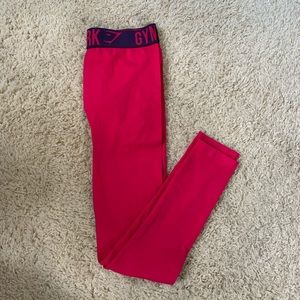 Gym shark leggings